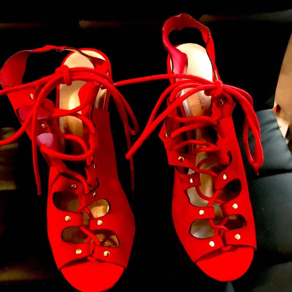 Red peep toe, strung up, thick heel (brown) shoe